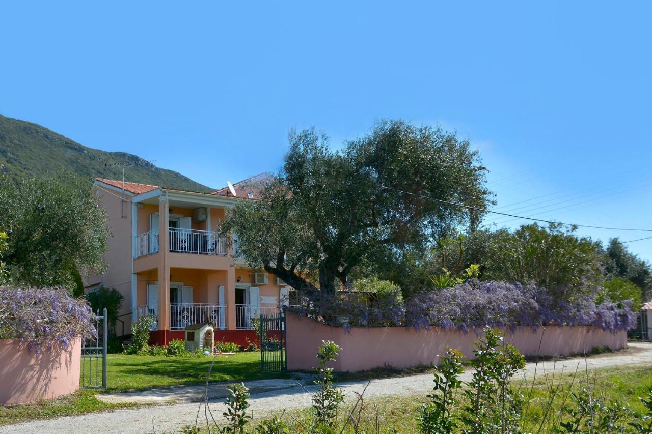 Giokos Apartment Agios Matthaios  Exterior photo